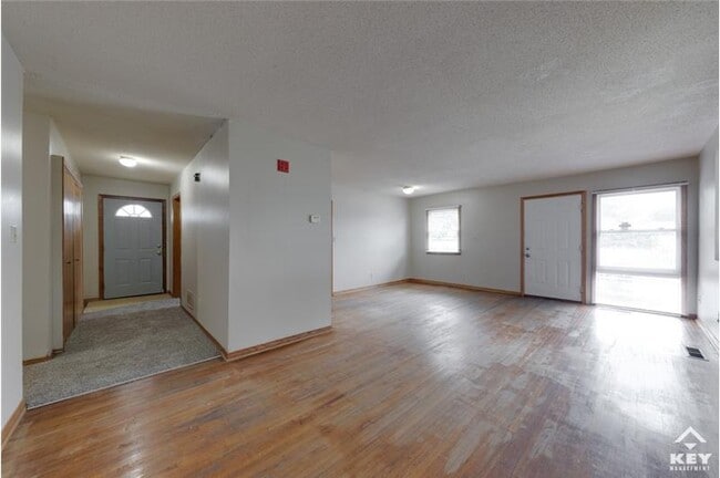 Building Photo - 2807 W Maxwell Ave