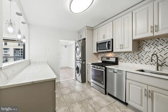 Building Photo - 3705 S George Mason Dr