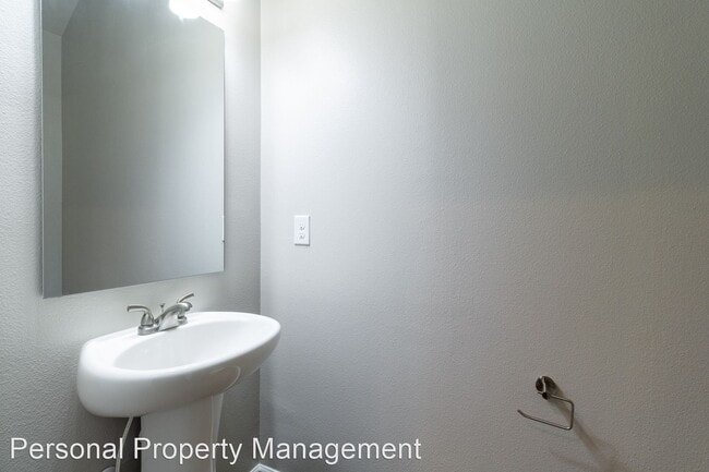 Building Photo - 3 br, 2.5 bath House - 5835 NE 56th Place
