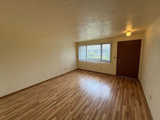 Foto del edificio - 568 22nd Ave SE