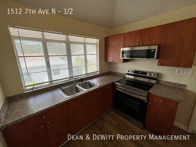 Foto del edificio - Historic Uptown Studio - For Rent