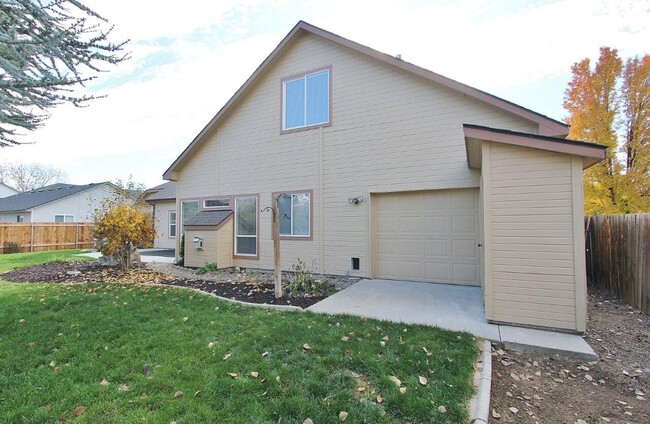 Building Photo - 2944 E Mackay Dr