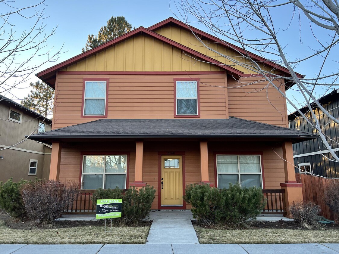 Primary Photo - 62761 Hawkview Road