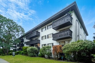 Building Photo - 1007 Esquimalt Road
