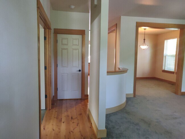 Foto del edificio - Charming 3x2.5 Modern Craftsman Home in NW...