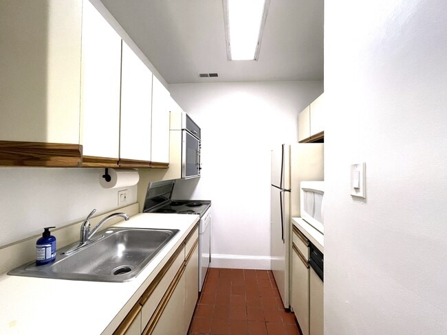 Building Photo - 2139 Newport Pl NW