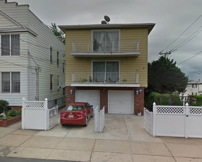 Building Photo - 89 McAdoo Ave