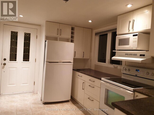 Building Photo - 44 Guildcrest Dr