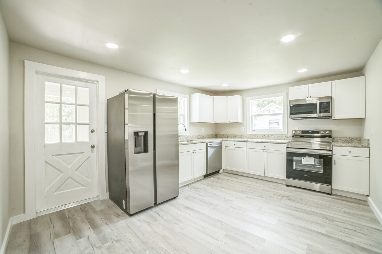 Foto principal - 3823 Ave R NW