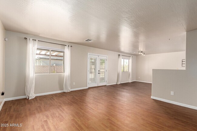 Foto del edificio - 5722 S 240th Dr