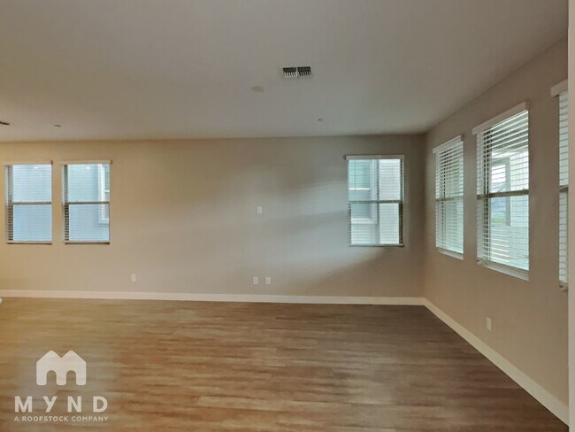 Foto del edificio - 486 Fairview Hills St