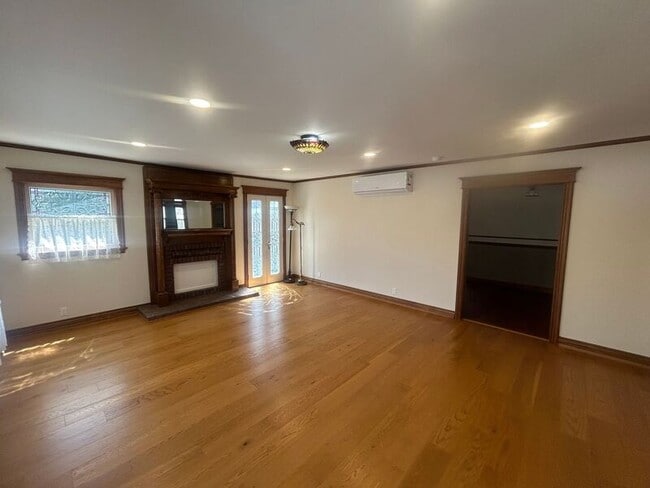 Building Photo - 2434 Florencita Dr W