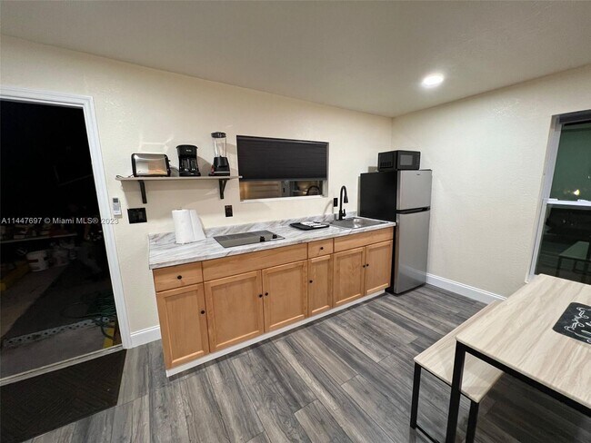 Building Photo - 1203 SW 128th Ave