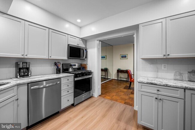 Foto del edificio - 103 Cross Keys Rd