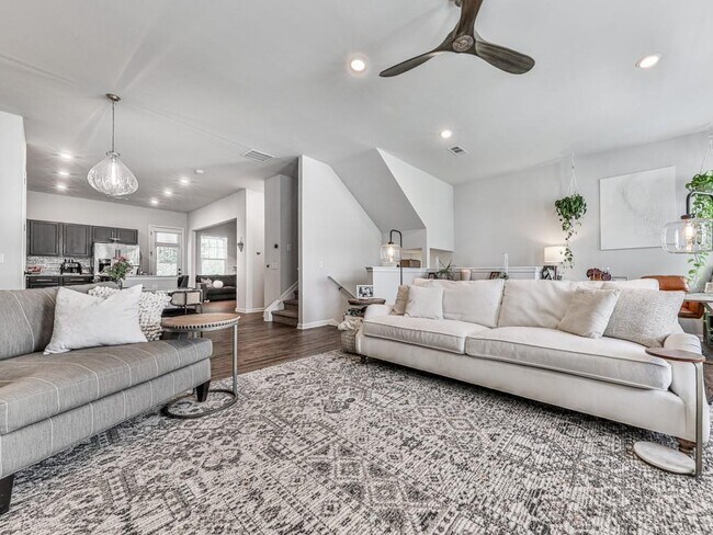 Building Photo - 499 Bishop Ln