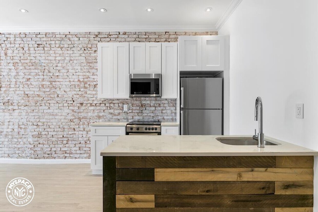 Foto principal - 560 Rogers Ave