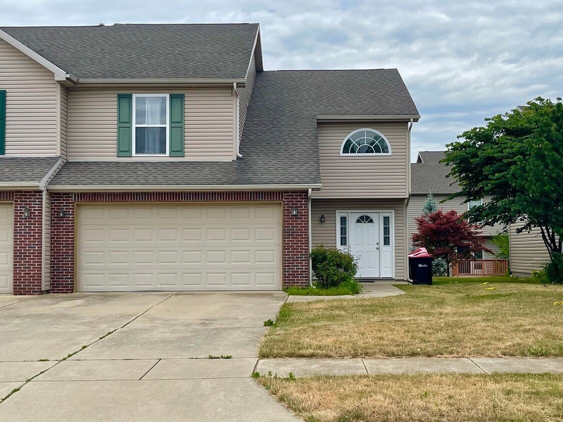 Primary Photo - 3 bedroom town home in West Lafayette!!