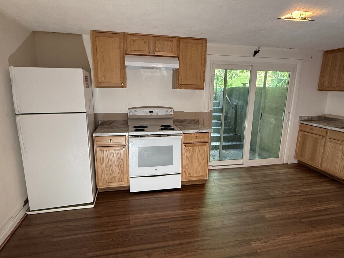 Foto principal - 2224 Montgomery Ave