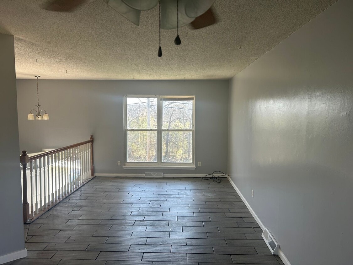 Building Photo - 505 W Mauller Rd