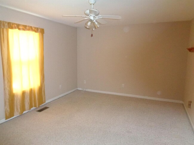 Foto del edificio - HOUSE FOR RENT Winchester, TN