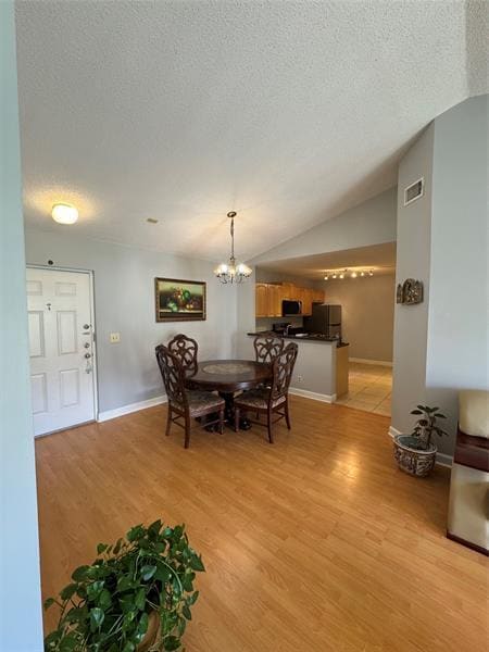 Foto del edificio - 5681 Riverside Dr