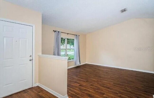 Building Photo - 557 Rapid Falls Dr
