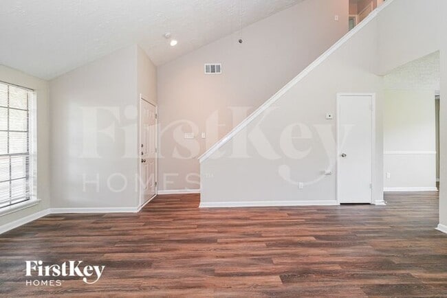Building Photo - 16826 Rockstone