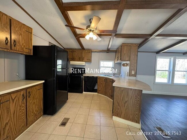 Building Photo - 92 Park Dr