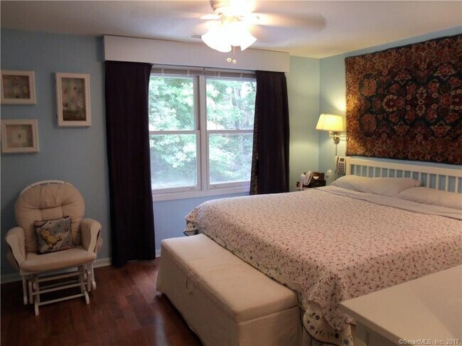 Foto del edificio - 44 Oak Forest Dr