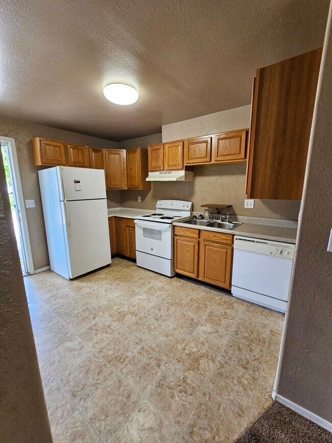 Foto del edificio - $1111 | 1BR/1BA | Cozy Lower Duplex Unit i...