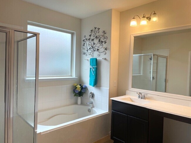 Building Photo - 23727 San Barria Dr