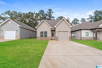 Building Photo - 151 Park Dr N