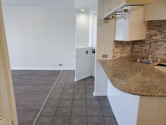 Building Photo - 1BR Condo w/ Views + Pool, Spa, & Sauna