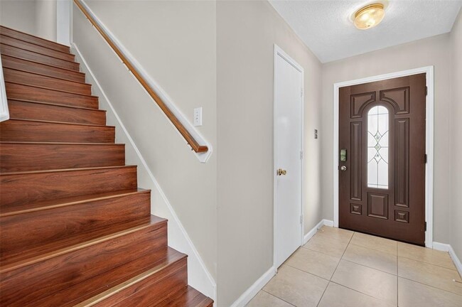 Building Photo - 9123 Belle Glen Dr