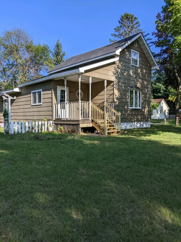 817 Doty St, Eau Claire, WI 54701 House Rental in Eau Claire, WI