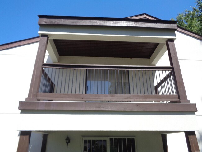 Building Photo - 301 Kings Row Dr