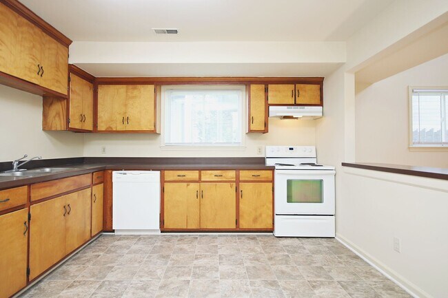Building Photo - Student-Friendly Home, Minutes From The Da...
