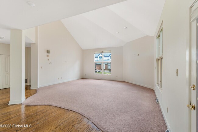 Foto del edificio - 215 Milner Ave