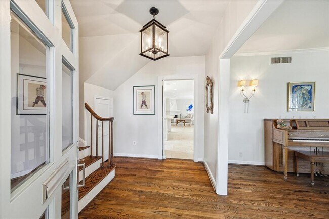 Foto del edificio - 2510 Locke Ln