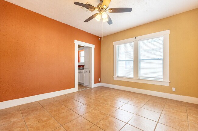 Foto del edificio - 226 W Harding Blvd