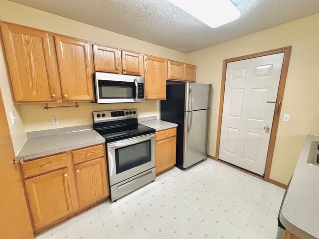 Foto del edificio - 2 Bedroom Townhome Nestled in The Heart of...