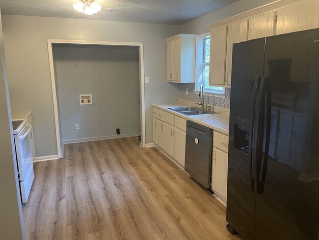 Kitchen and Laundry hookups - 116 Marco Est