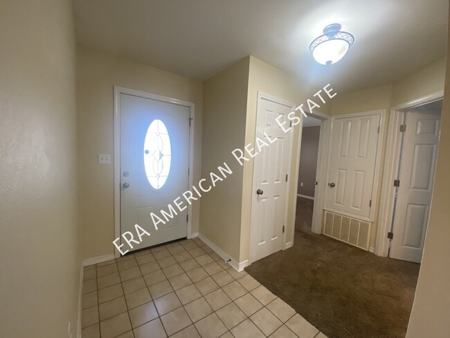 Foto del edificio - 1866 Whispering Oaks Ln