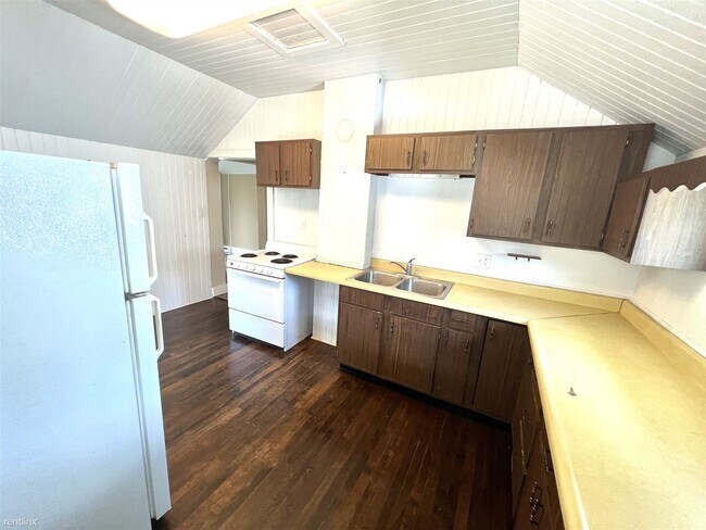 Building Photo - 2 br, 1 bath Duplex - 2413 4th Street 2