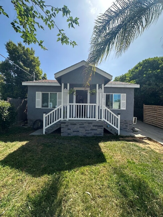 Building Photo - Inviting 3-Bedroom | 2-Bathroom Home in Na...