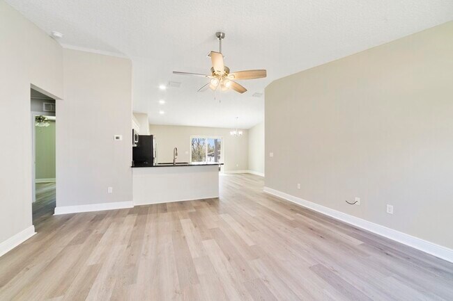 Foto del edificio - 1336 W Cary Dr