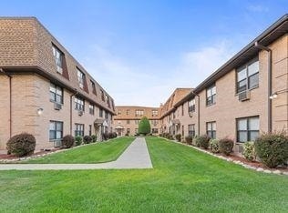 Building Photo - 16 N End Dr