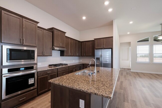 Foto del edificio - 2052 Stephanie Ave