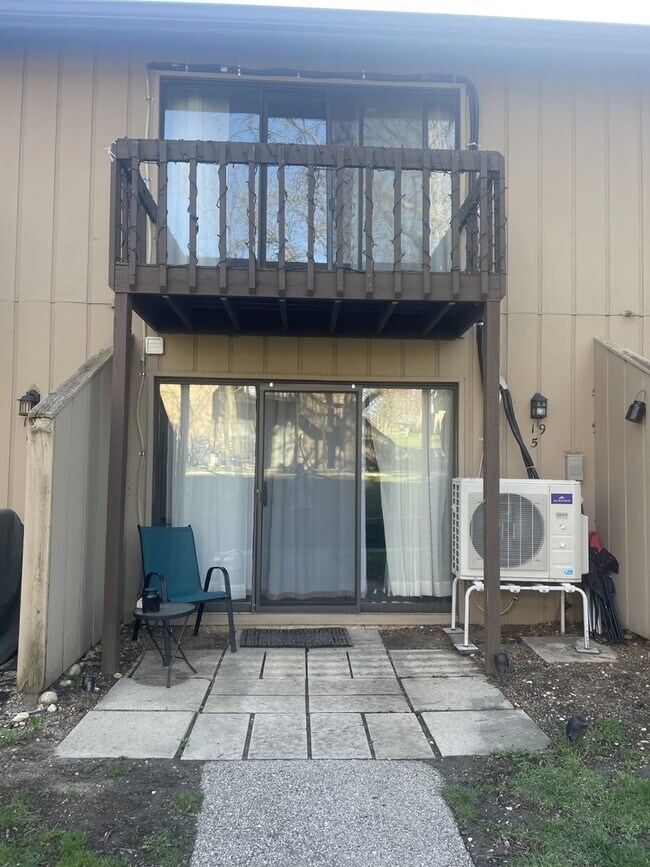 Building Photo - 19 St Thomas Colony