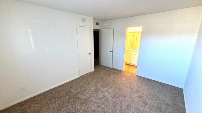 3HAB - Ranchouse Apartments *First Month Free*
